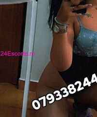 Bruneta seducatoare, reala 100%